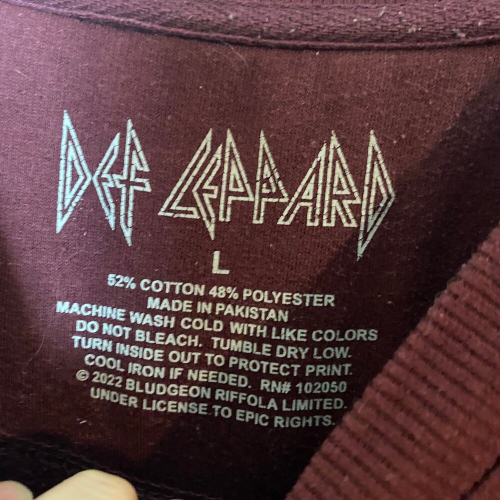 Def Leppard Sweatshirt Crewneck Sz L Burgundy Graphic Distressed Cheetah - Picture 3 of 6